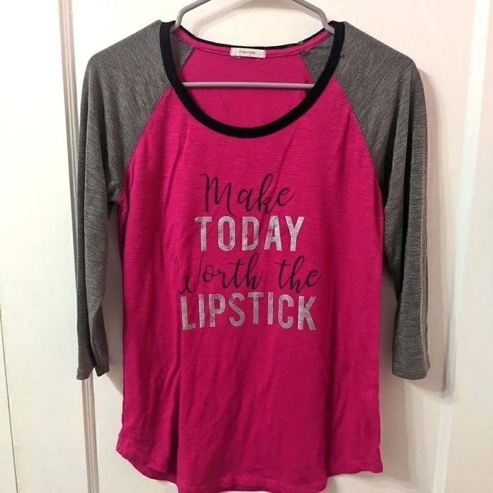 Make today worth the lipstick tee